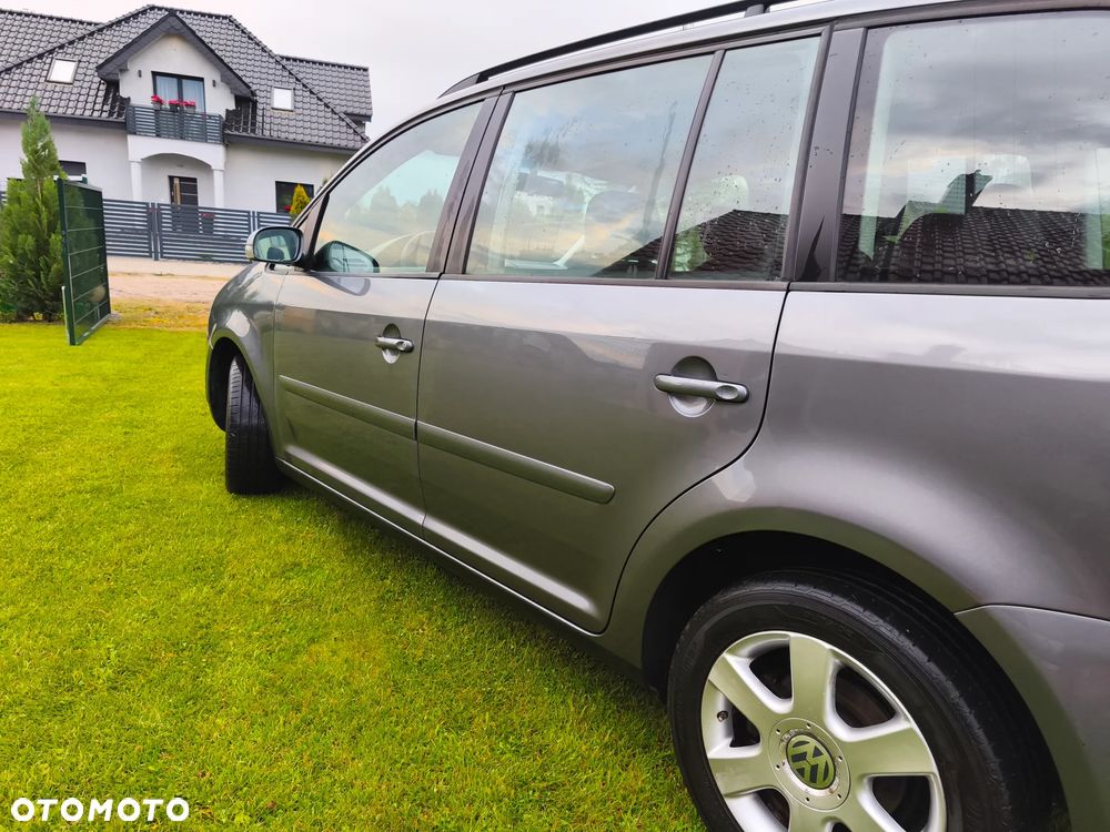 Volkswagen Touran 1.6 FSI Trendline Tiptr - 4