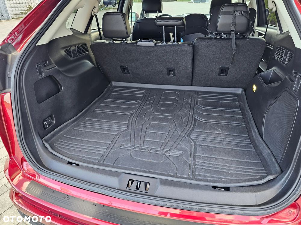 Ford Edge - 8