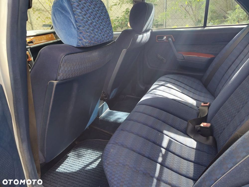 Mercedes-Benz W201 (190) - 6