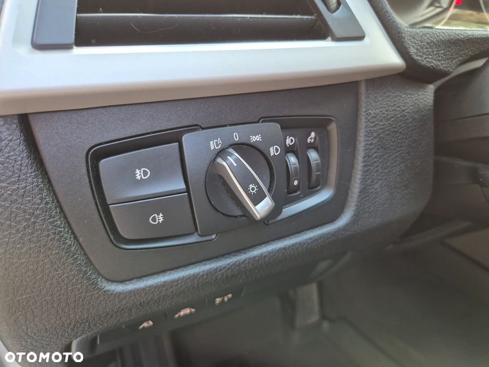 BMW Seria 3 318d Sport Line - 22