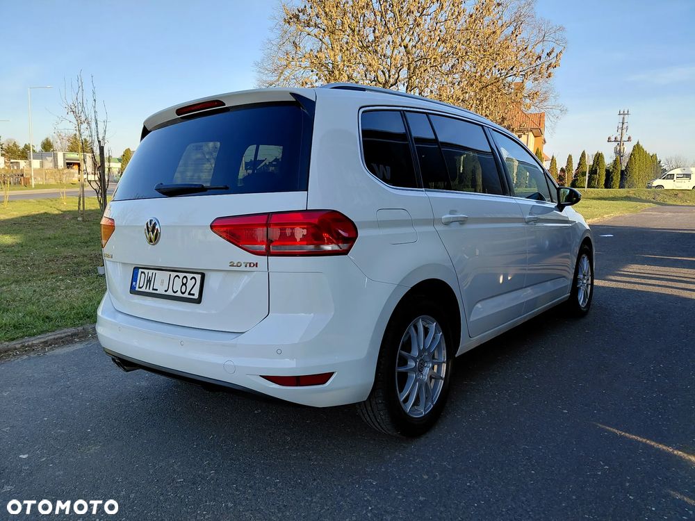 Volkswagen Touran - 4