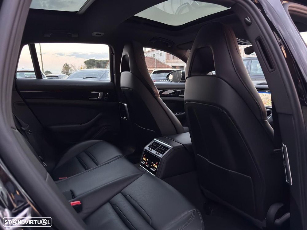 Porsche Panamera Sport Turismo 4 E-Hybrid - 24