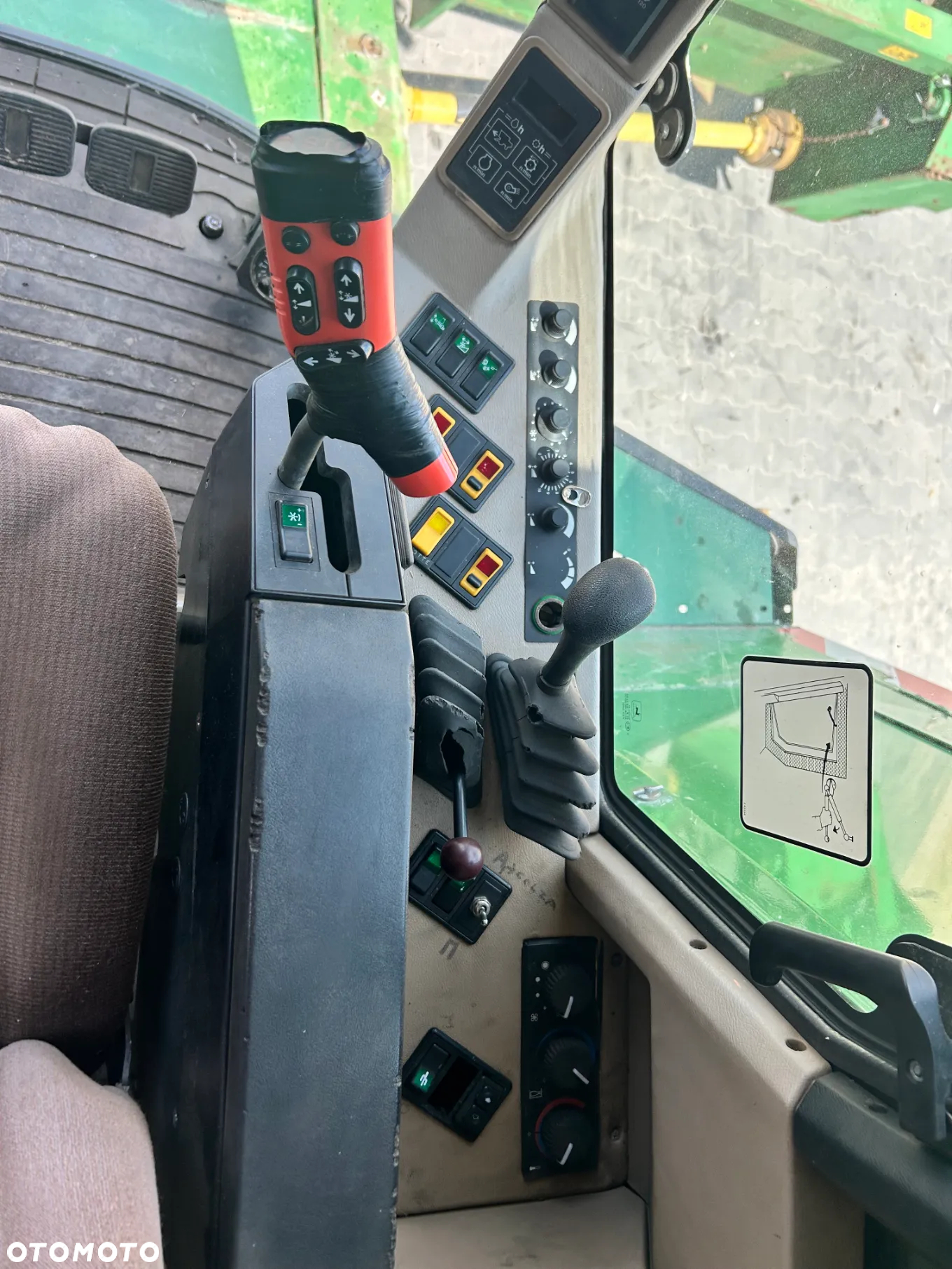 John Deere 2066 - 19