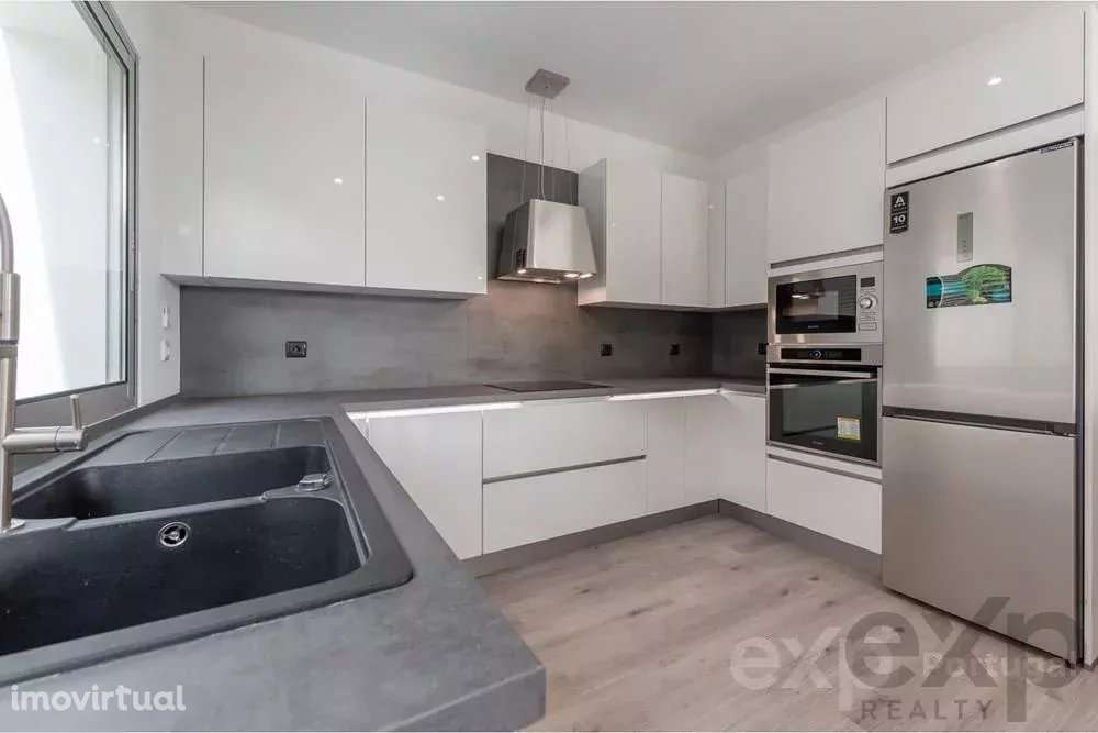 Moradia de Luxo, T3 convertida em T2,  Mobilada, a 7 minutos do centro - Grande imagem: 5/49