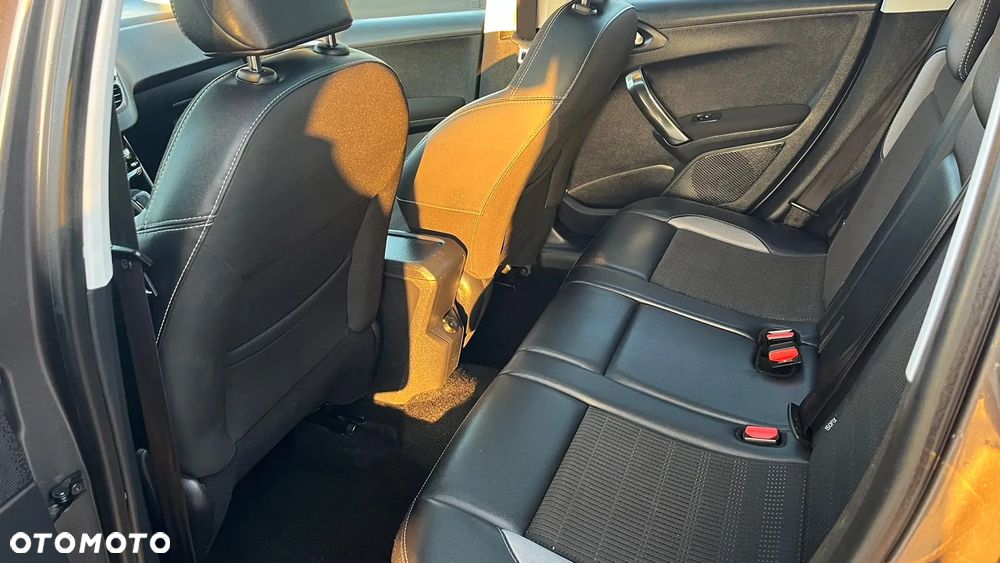 Peugeot 2008 1.6 BlueHDi Allure S&S - 8