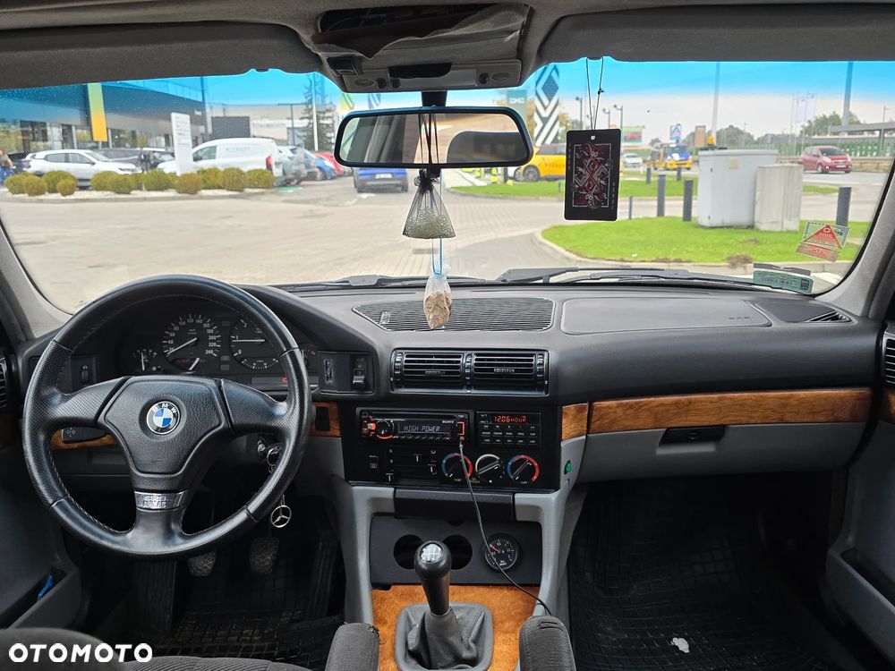 BMW Seria 5 525td - 16