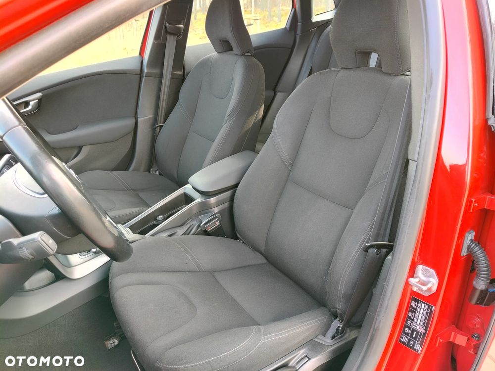 Volvo V40 D2 Momentum - 7