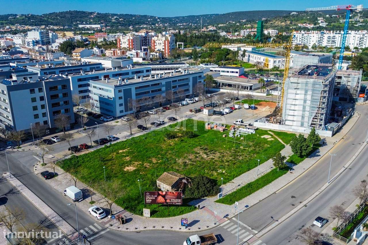 Lote de Terreno Urbano para Comércio, Serviços ou Hotel em Loulé - Grande imagem: 2/17