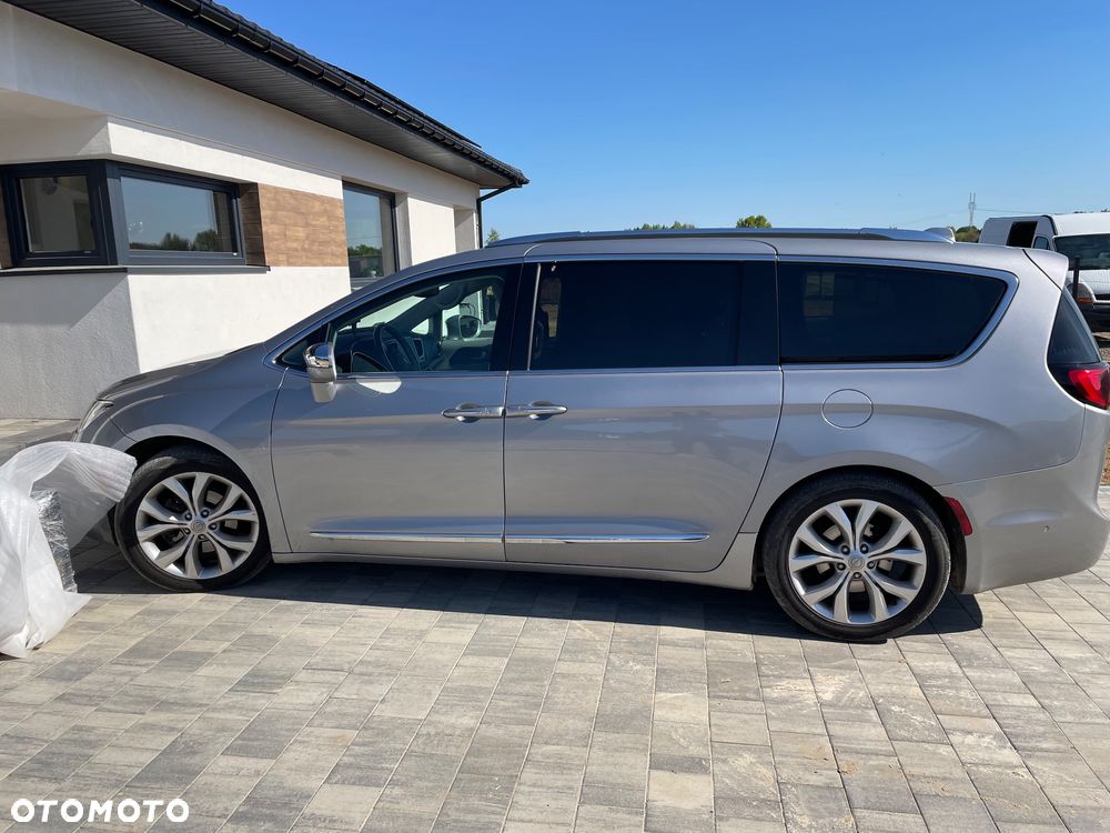 Chrysler Pacifica - 27
