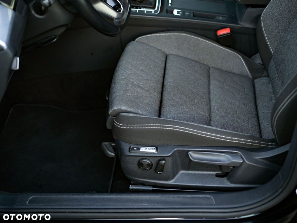 Volkswagen Passat 2.0 TDI SCR DSG Comfortline - 31