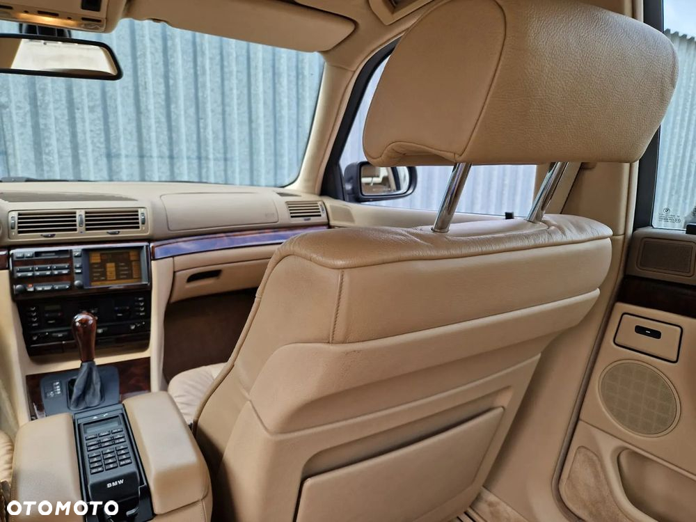 BMW Seria 7 740i - 25