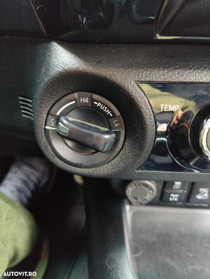 Toyota Hilux 4x4 Double Cab Executive - 9