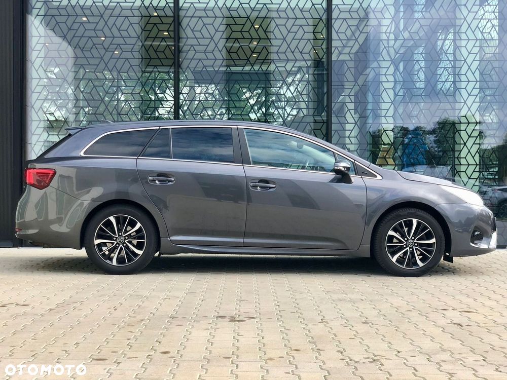 Toyota Avensis - 4