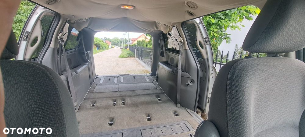 Chrysler Town & Country - 8