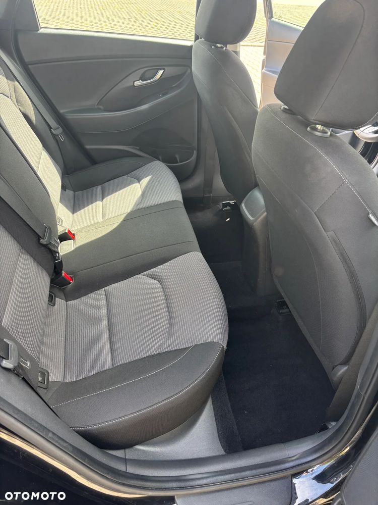Hyundai i30 1.5 DPI Classic + - 17