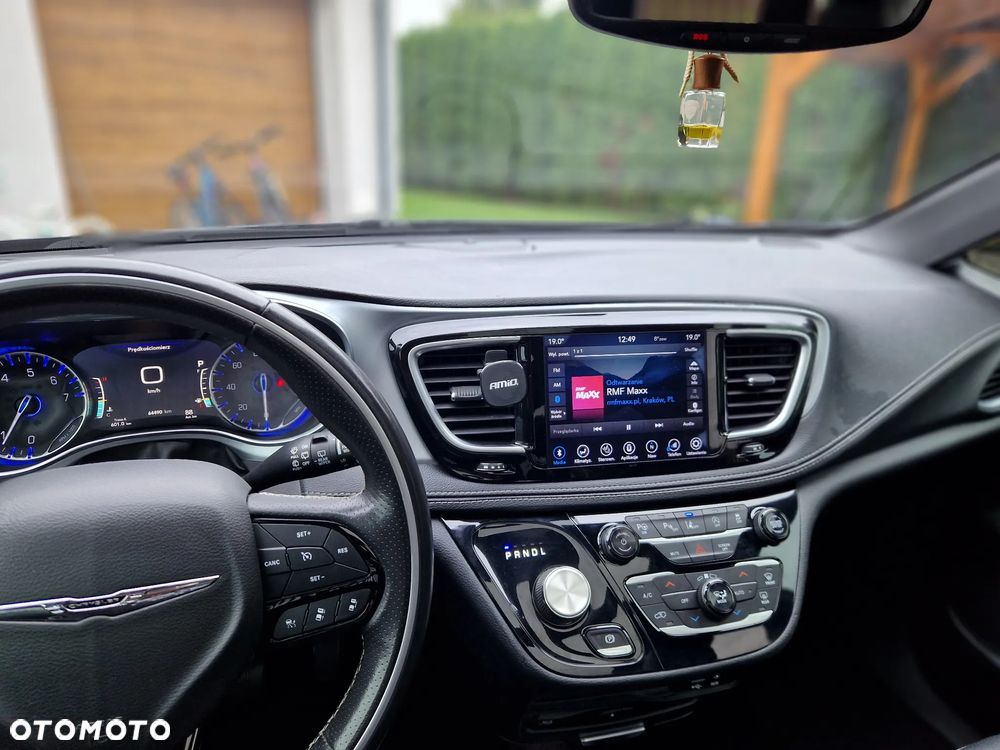 Chrysler Pacifica - 8