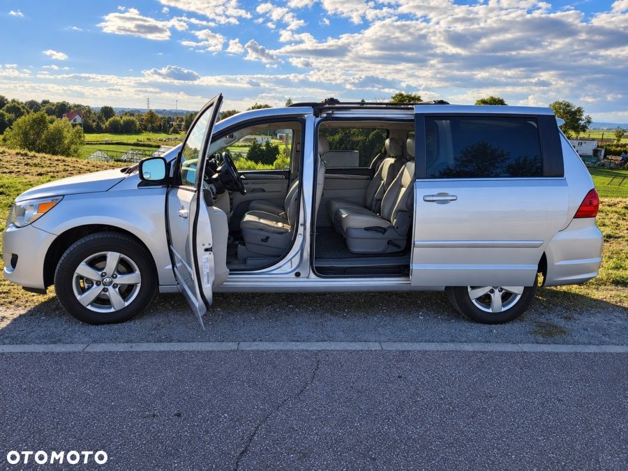 Volkswagen Routan - 7