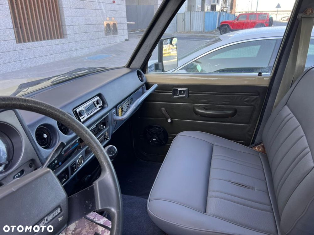 Toyota Land Cruiser RJ70 - 9