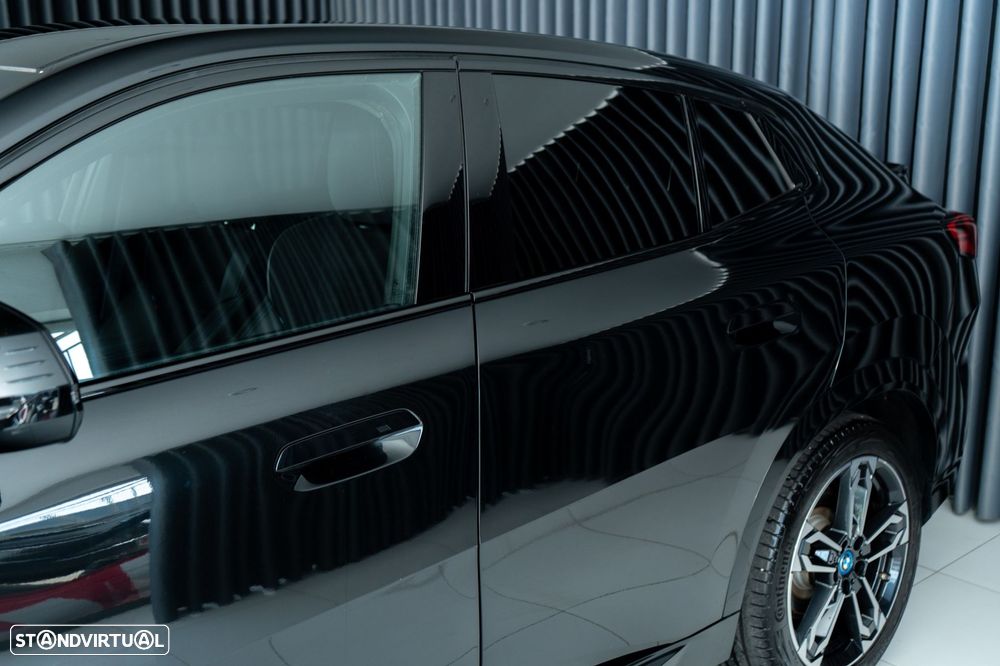 BMW iX2 eDrive20 Pack Desportivo M Pro - 7