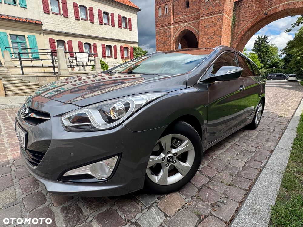Hyundai i40 i40cw 1.7 CRDi Automatik Fifa World Cup Edition Gold - 16