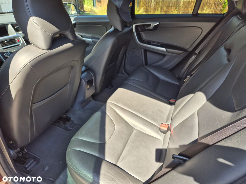 Volvo V60 Cross Country D3 Drive-E Momentum - 9