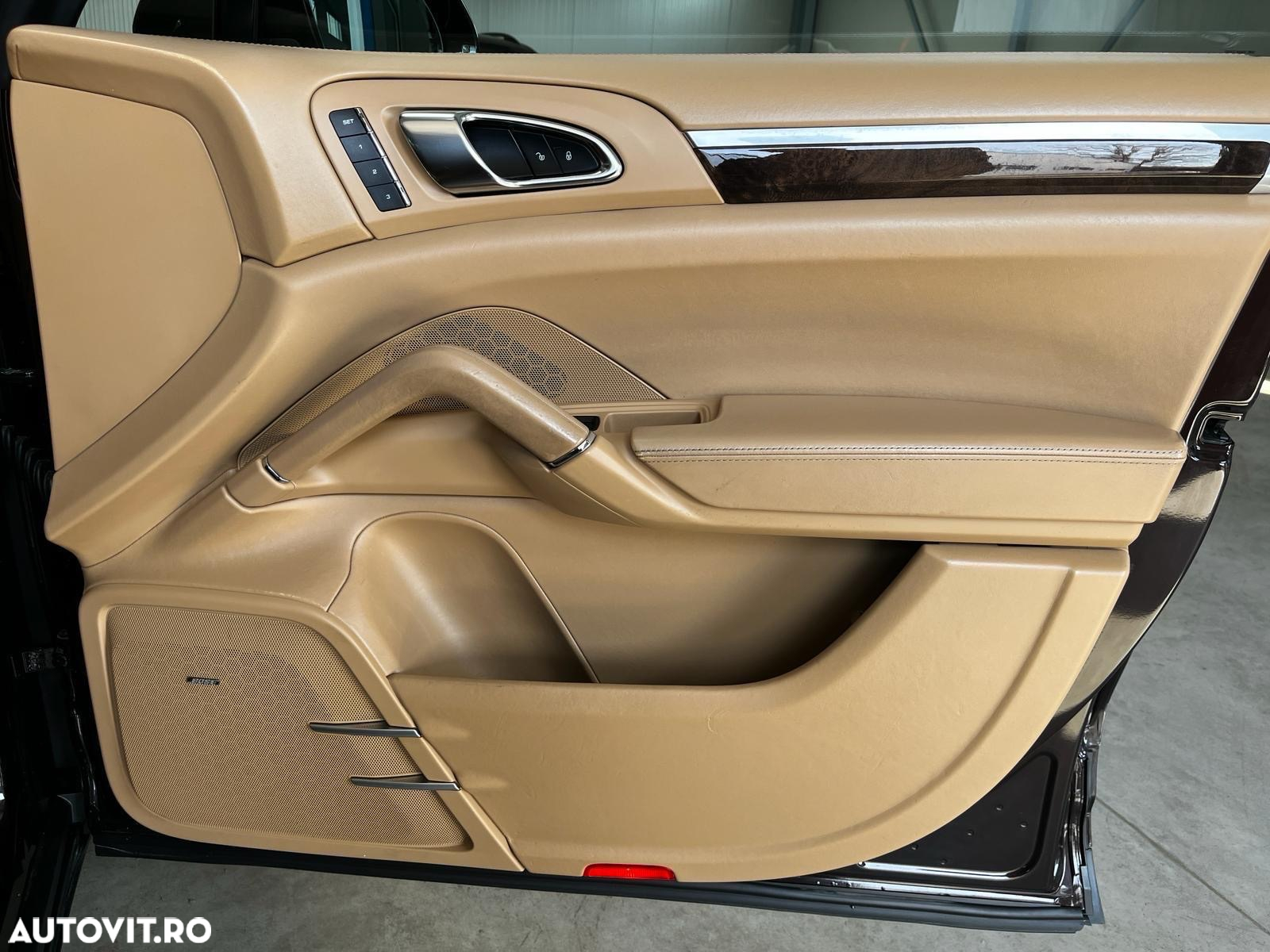 Porsche Cayenne 3.0 L - 29