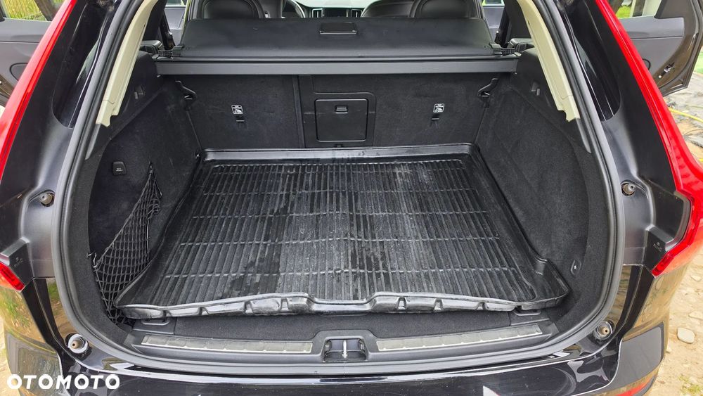 Volvo XC 60 B4 D AWD Momentum Pro - 11