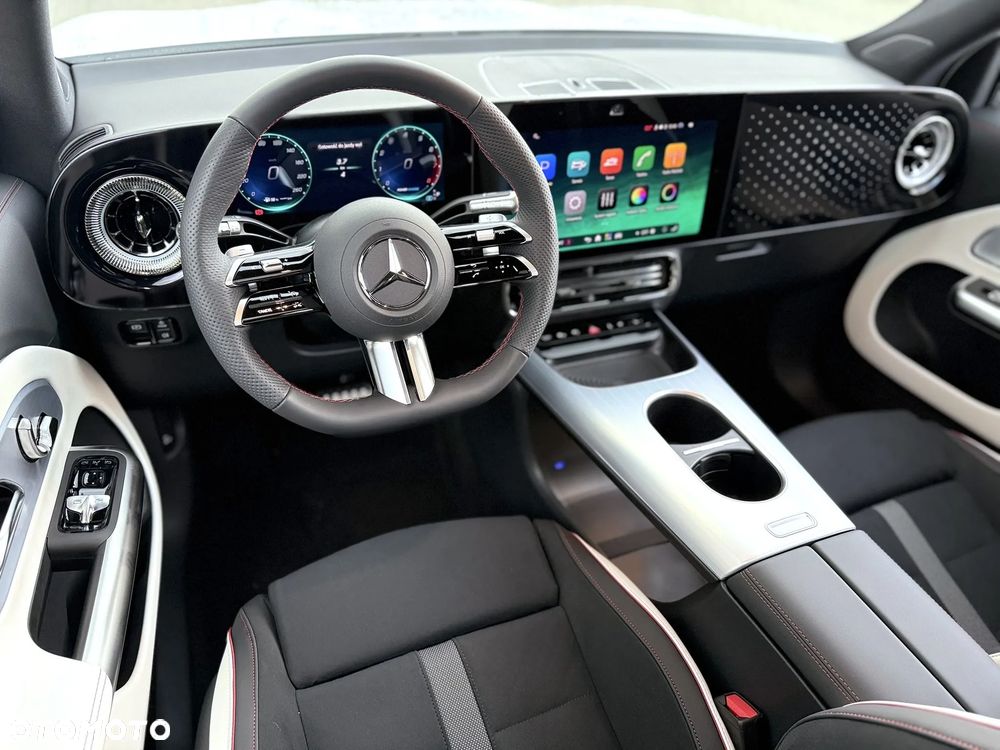 Mercedes-Benz GLB - 12