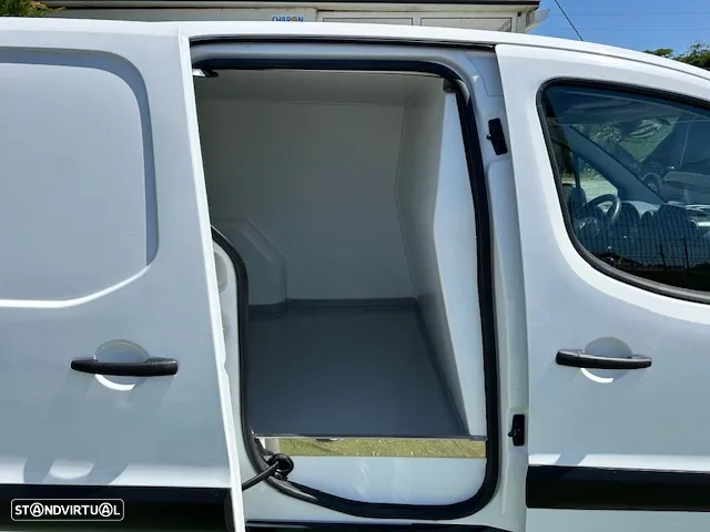 Citroën BERLINGO LONGA ISOTÉRMICA 3 LUG. - 3