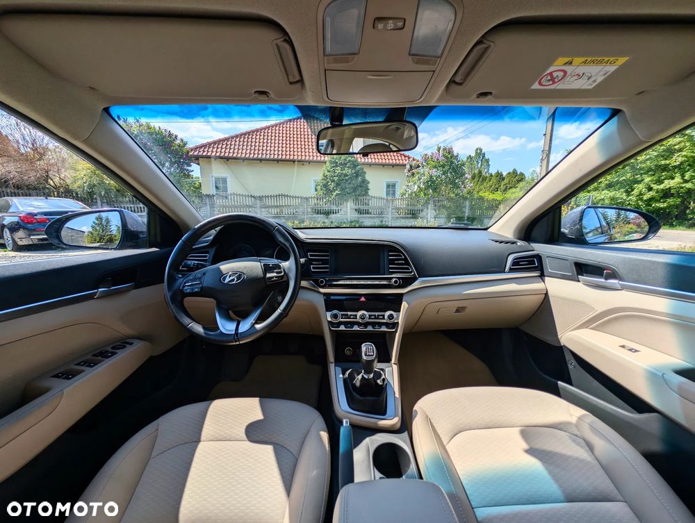 Hyundai Elantra 1.6 Comfort - 6