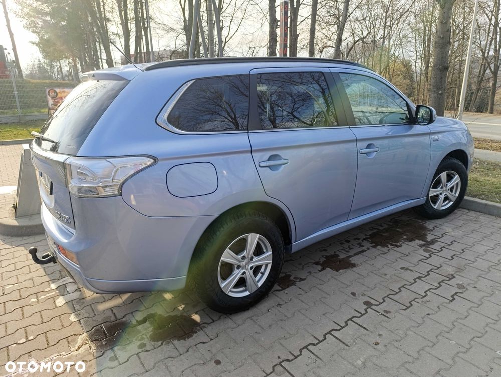 Mitsubishi Outlander - 4