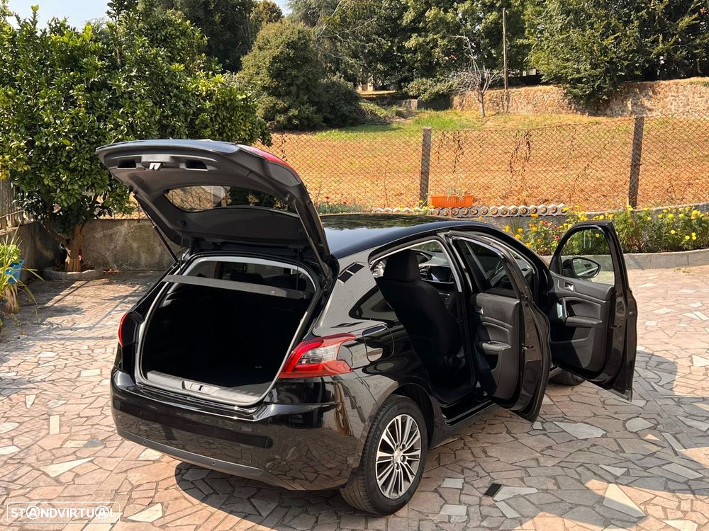 Peugeot 308 1.2 PureTech Allure - 17