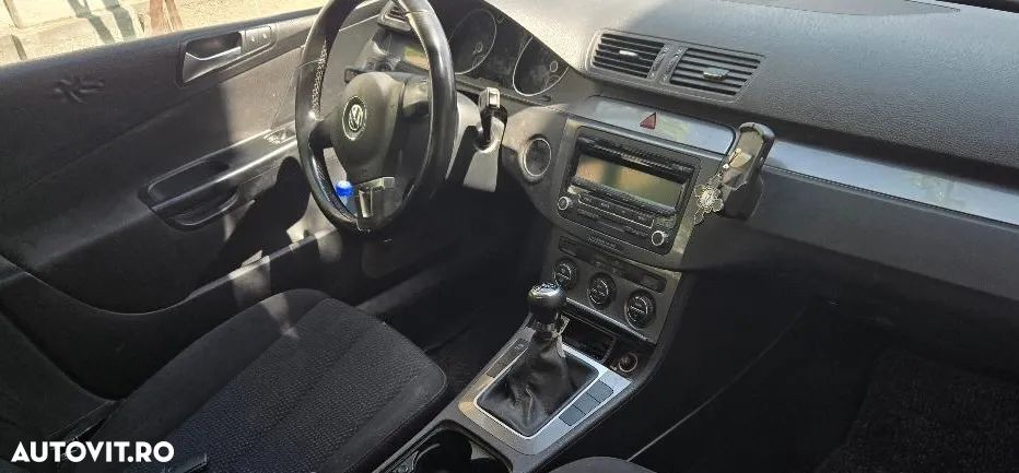 Volkswagen Passat - 4