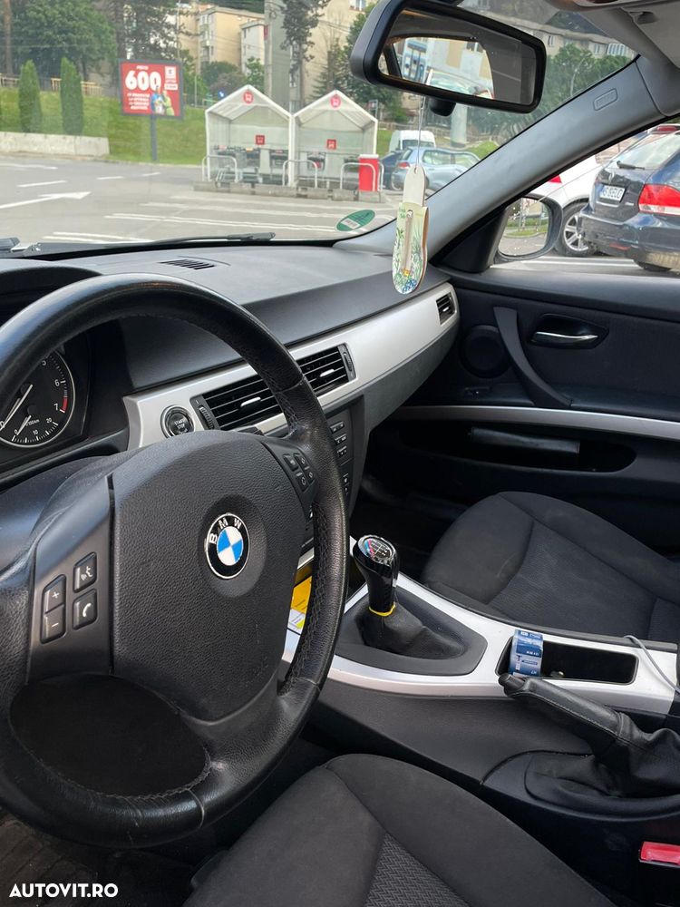 BMW Seria 3 320i - 9