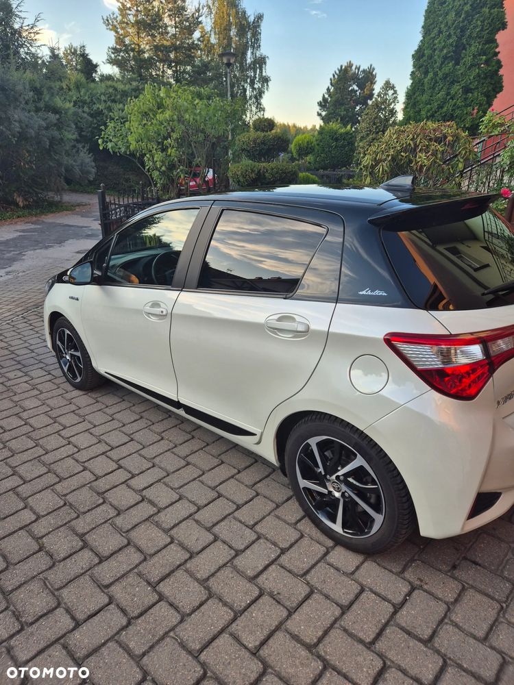 Toyota Yaris Hybrid 100 Selection - 26