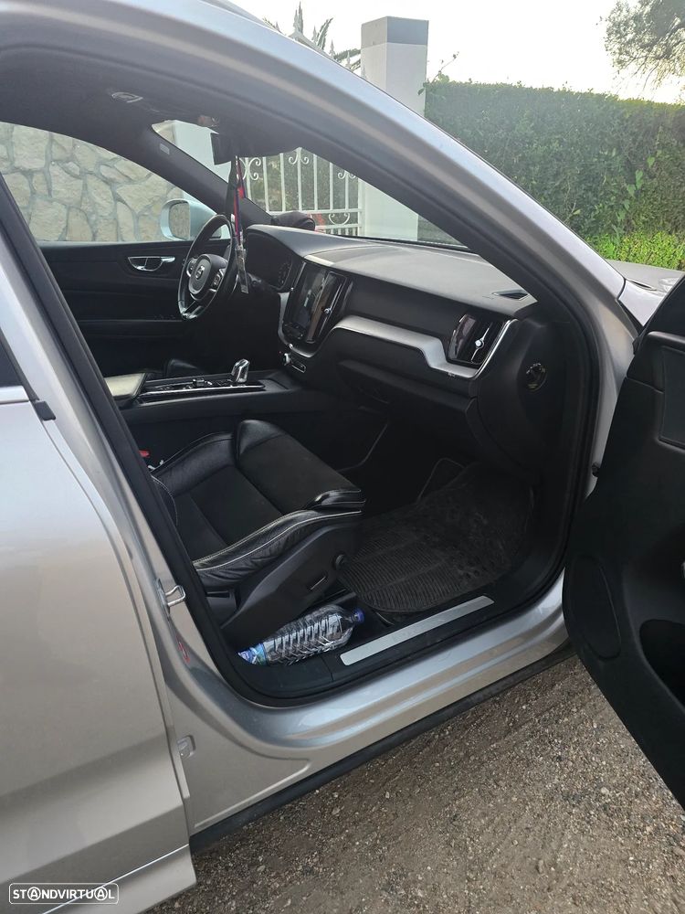 Volvo XC 60 2.0 T8 PHEV R-Design AWD - 9