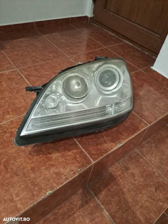 Far stanga Mercedes ML W164 original Europa - 1