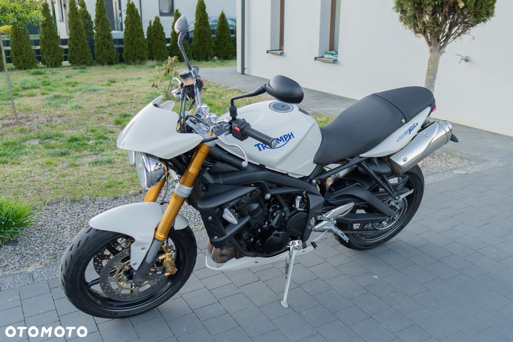 Triumph Street Triple - 7