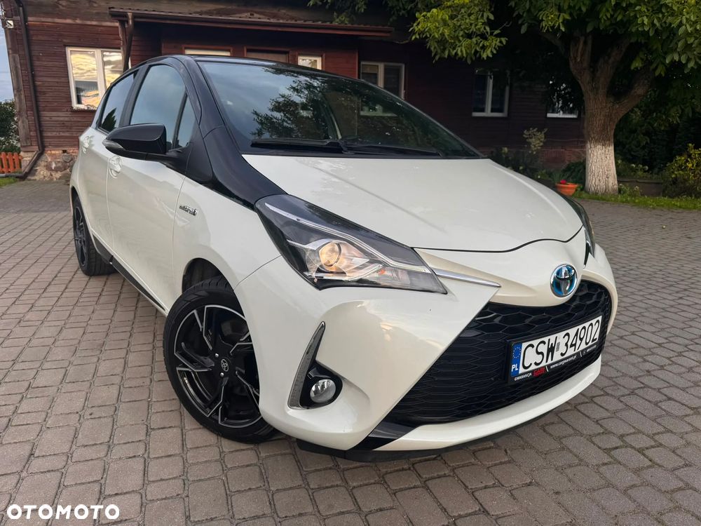 Toyota Yaris Hybrid 100 Selection - 1