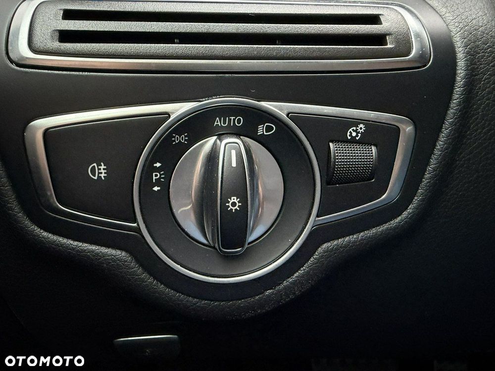 Mercedes-Benz Klasa C 200 4Matic 9G-TRONIC - 17