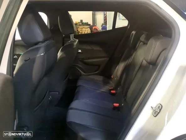 Peugeot 2008 1.2 PureTech Allure EAT8 - 25