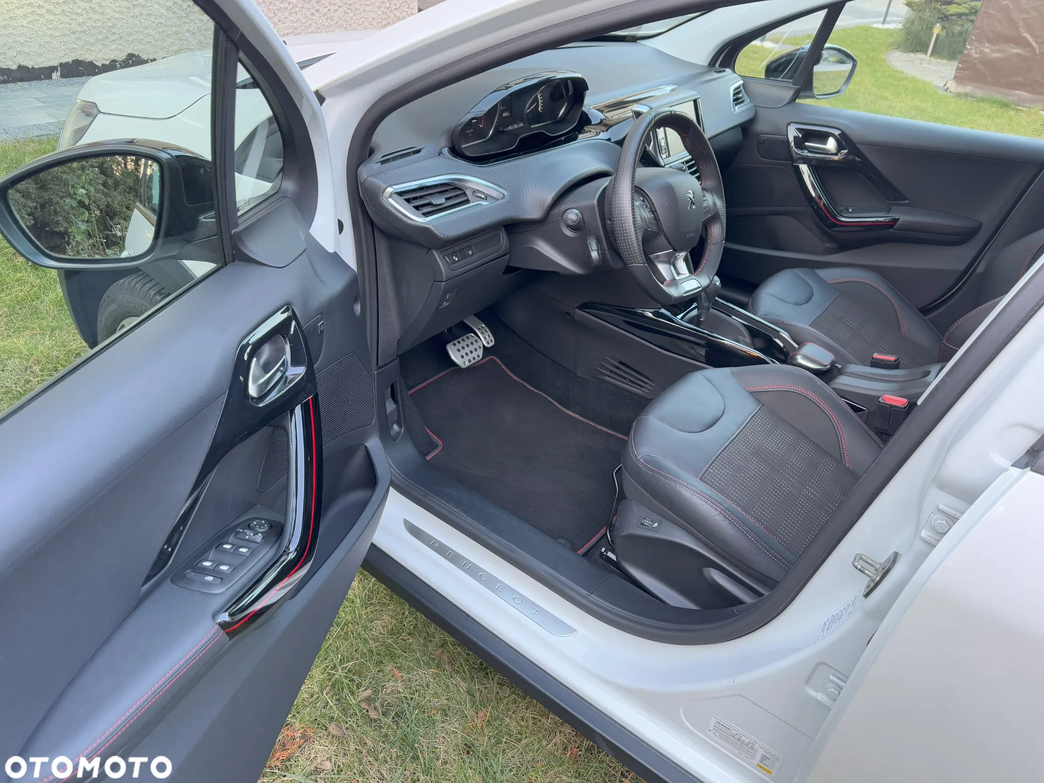 Peugeot 2008 PureTech 110 Stop&Start EAT6 GT-Line Edition - 10