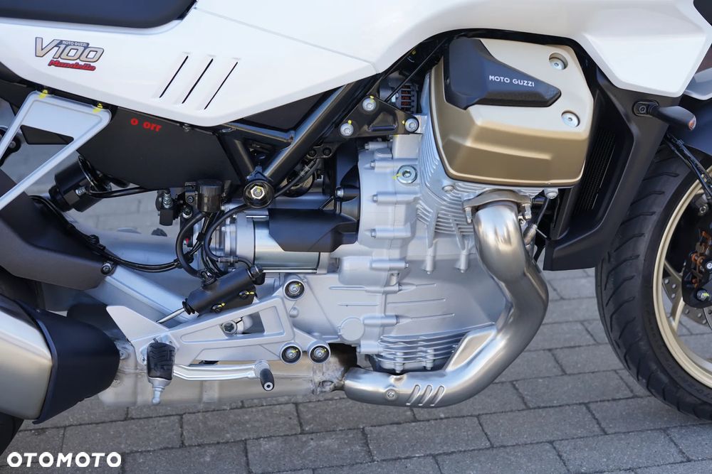 Moto Guzzi V100 Mandello - 11