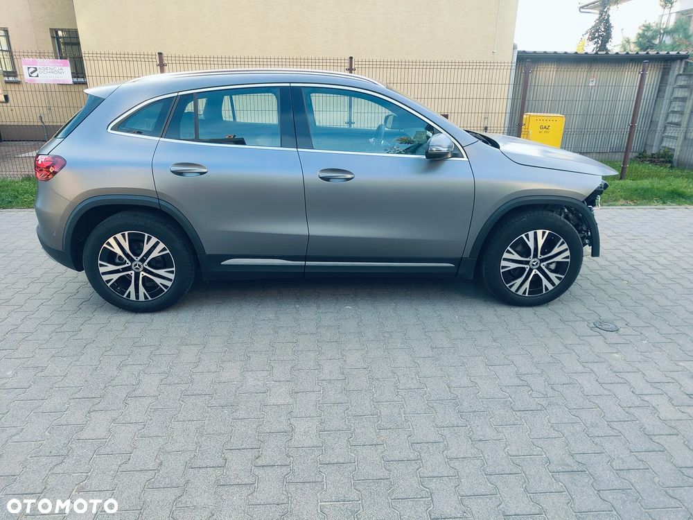 Mercedes-Benz GLA - 12
