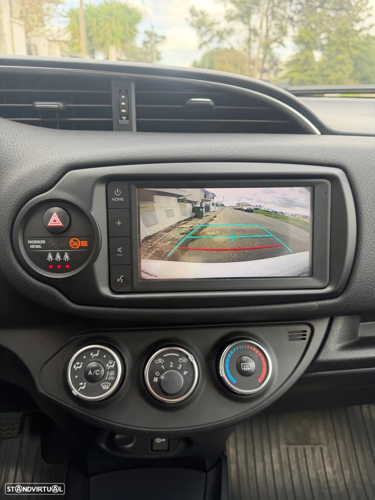 Toyota Yaris 1.0 VVT-i 20 Anos - 9