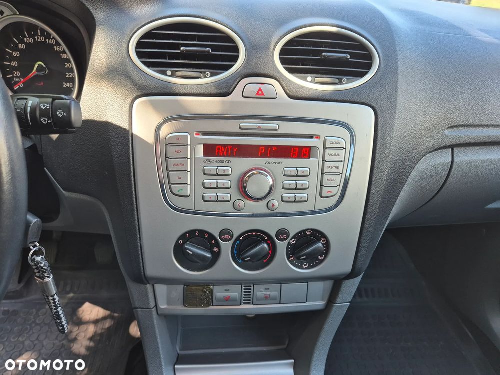 Ford Focus 1.6 Ambiente - 9