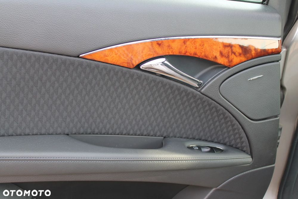 Mercedes-Benz Klasa E 350 7G-TRONIC Avantgarde - 29