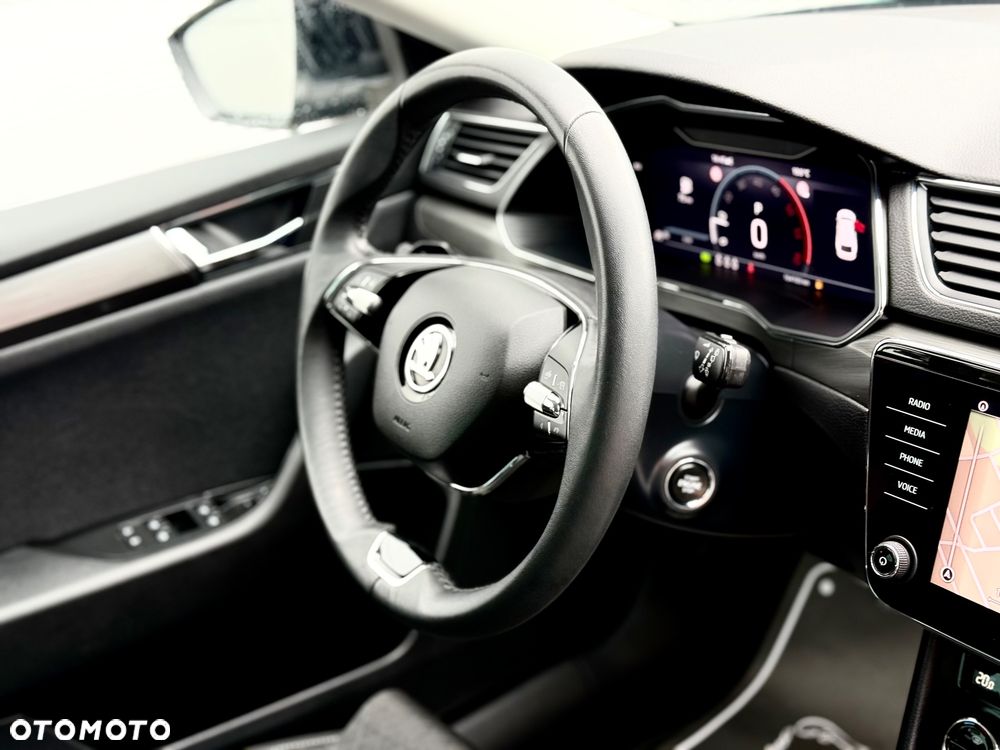 Skoda Superb 2.0 TDI DSG Premium Edition - 28