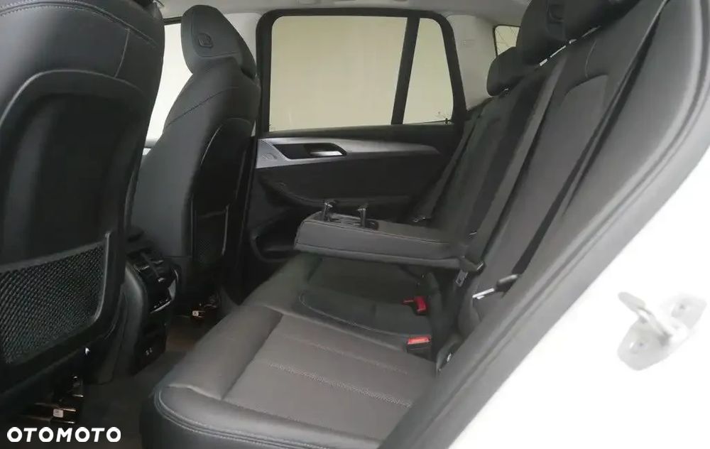 BMW X3 xDrive20i Advantage - 17