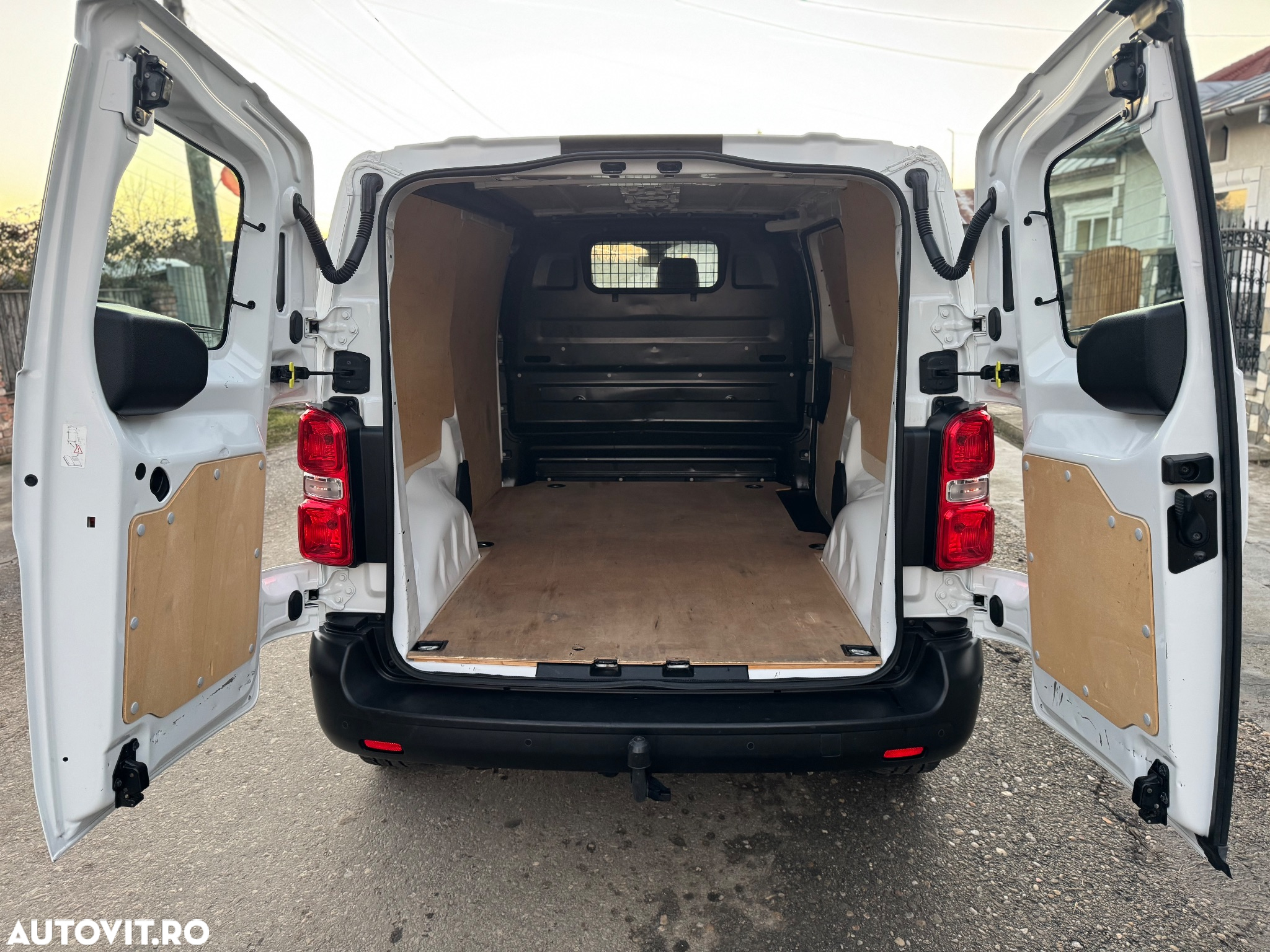 Opel Vivaro - 8